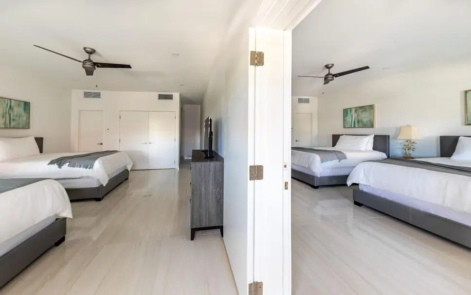 Turks and Caicos Hotel Guide: Seascape Hotel, Grace Bay