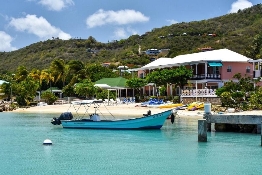 Antigua Hotel Guide: Catamaran Hotel Marina
