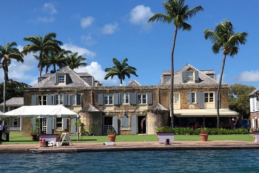 Antigua Hotel Guide: The Copper and Lumber Store Historic Inn