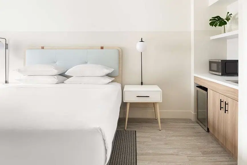 Cayman Islands Hotel Guide: Hampton by Hilton Grand Cayman