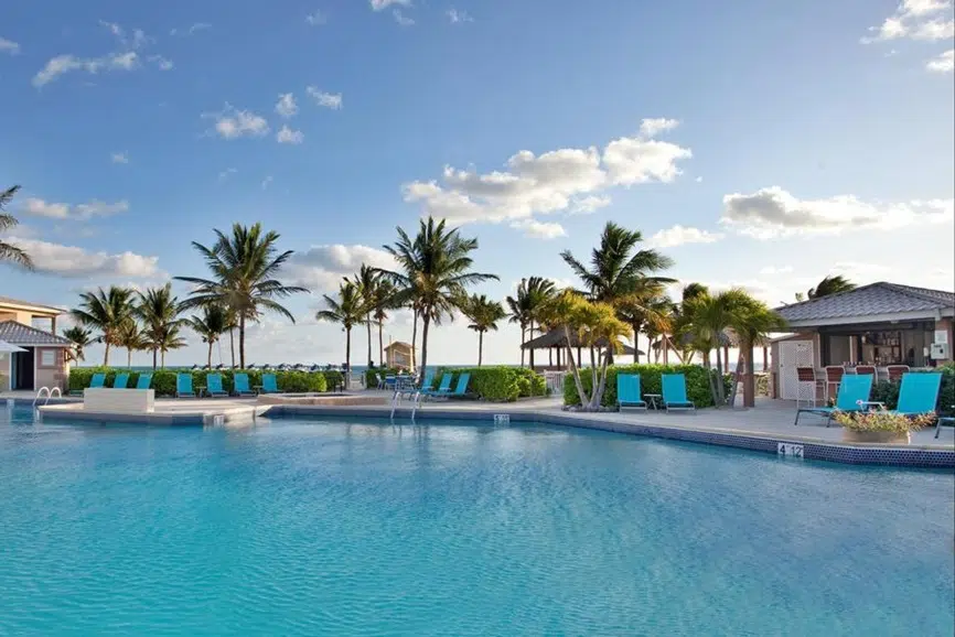 Cayman Islands Hotel Guide: Holiday Inn Resort, Grand Cayman