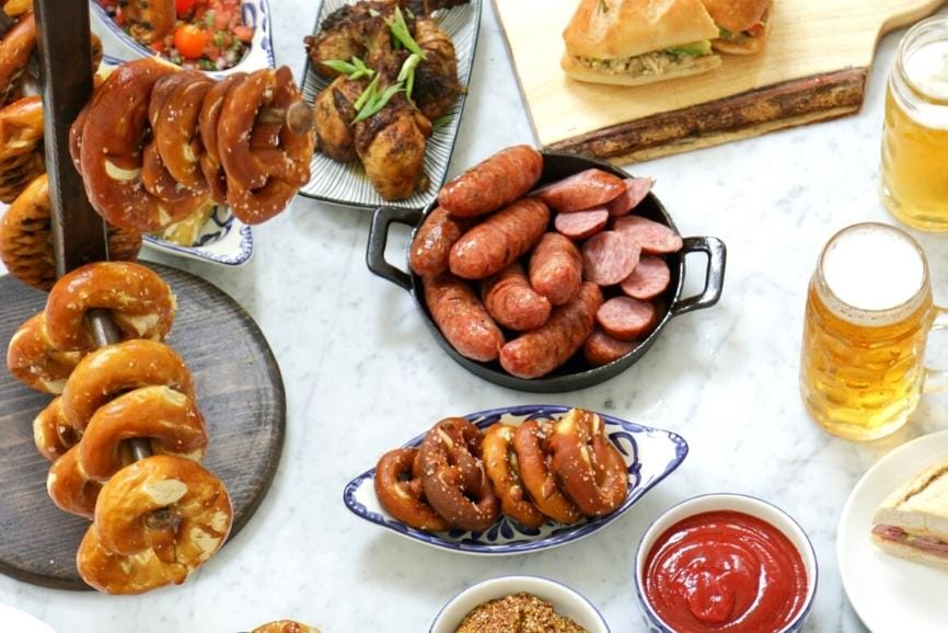 The Best Cayman Islands Restaurants: Anchor And Den - Grand Cayman