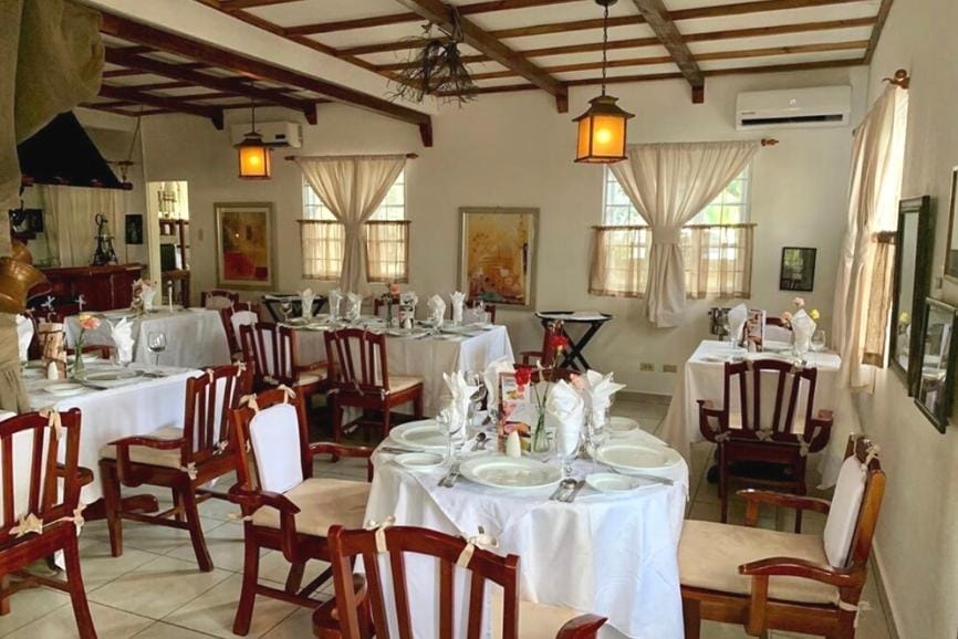 The Best Jamaica Restaurants: L’Escargot Restaurant, St Ann
