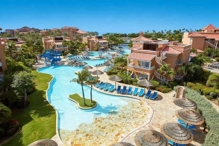 Aruba Hotel Guide: A large swimming pool at the Divi Village Golf & Beach Resort in Aruba.