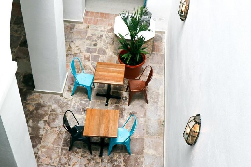 Puerto Rico Hotel Guide: 352 Guest House, San Juan