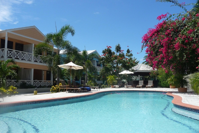 Antigua Hotel Guide: Buccaneer Beach Club