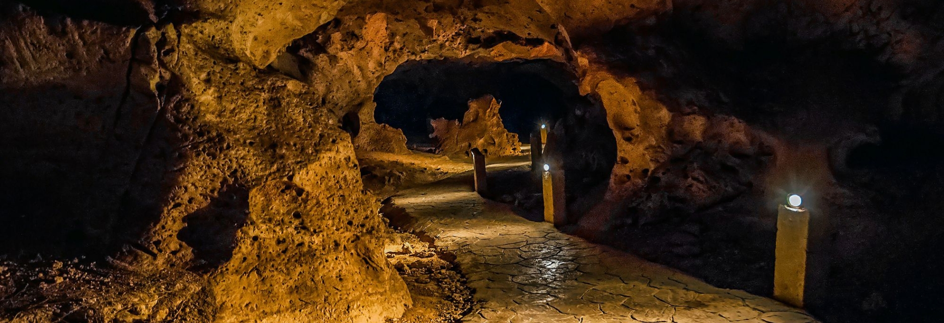 Jamaica Visitors Guide - Discover The Natural Wonder Of Green Grotto Caves
