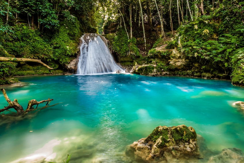Jamaica Visitors Guide: Blue Hole