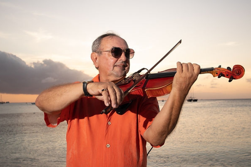Aruba Visitors Guide: Relax With A Sunset Violin
