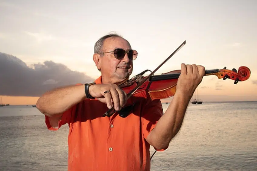Aruba Visitors Guide: Relax With A Sunset Violin