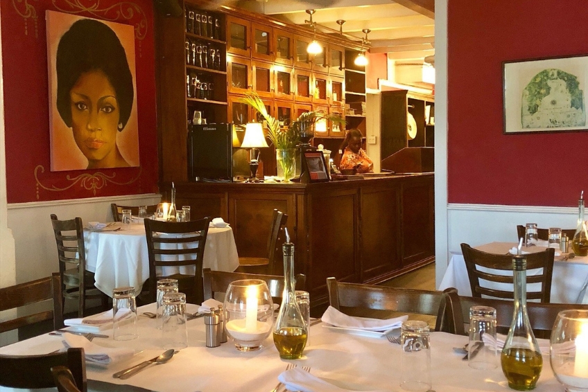 Where To Eat On Harbour Island: The Landing Restaurant