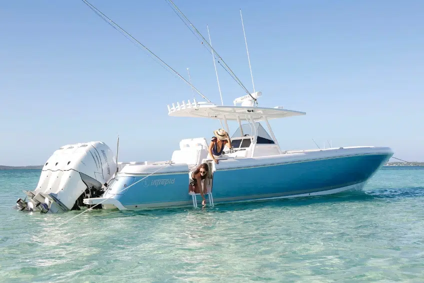 Boat Around Harbour Island